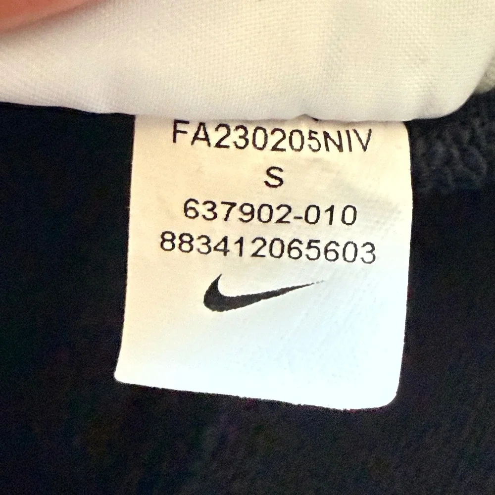 Nike Kids Sportswear Crewneck Sweatshirt Black Cotton Swoosh 637902-010 Size S